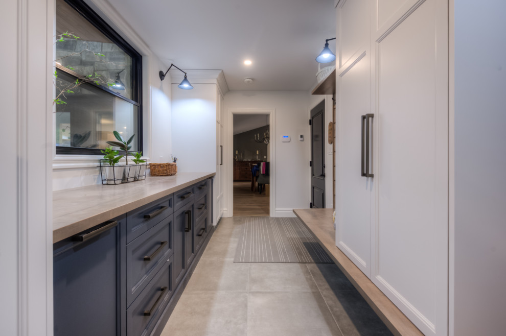 Inspiration for a transitional home design remodel in Toronto