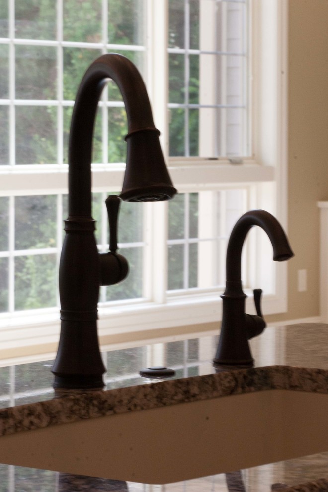 Inspiration for a transitional kitchen remodel in Milwaukee