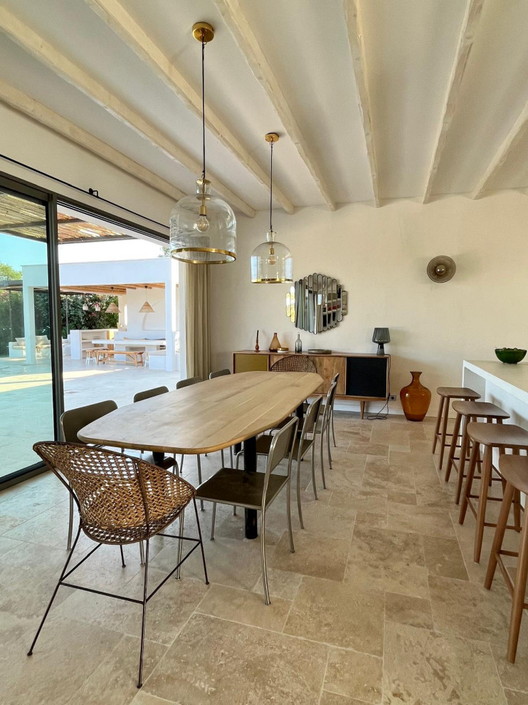 SALLE À MANGER de la pièce de vie donnant sur la piscine