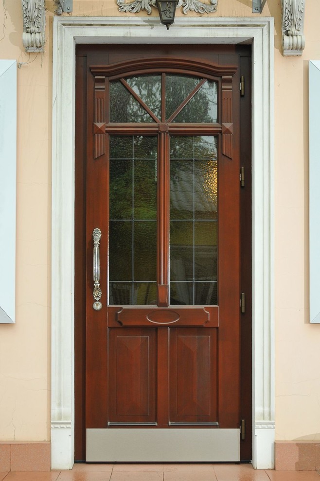 Деревянные входные двери