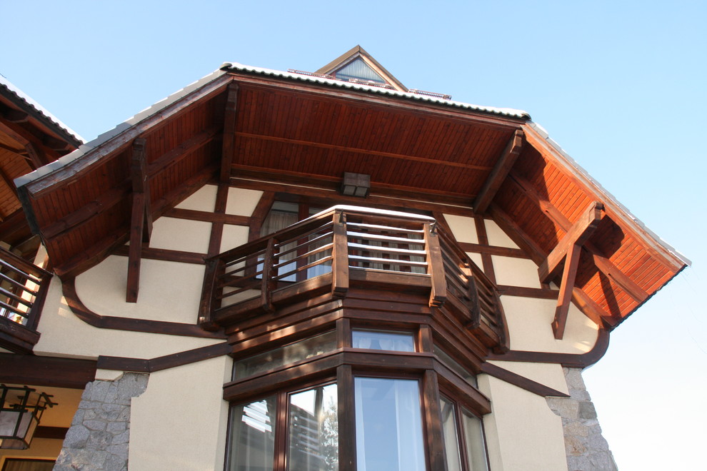 House in front of national park                       (Дом напротив заповедника)