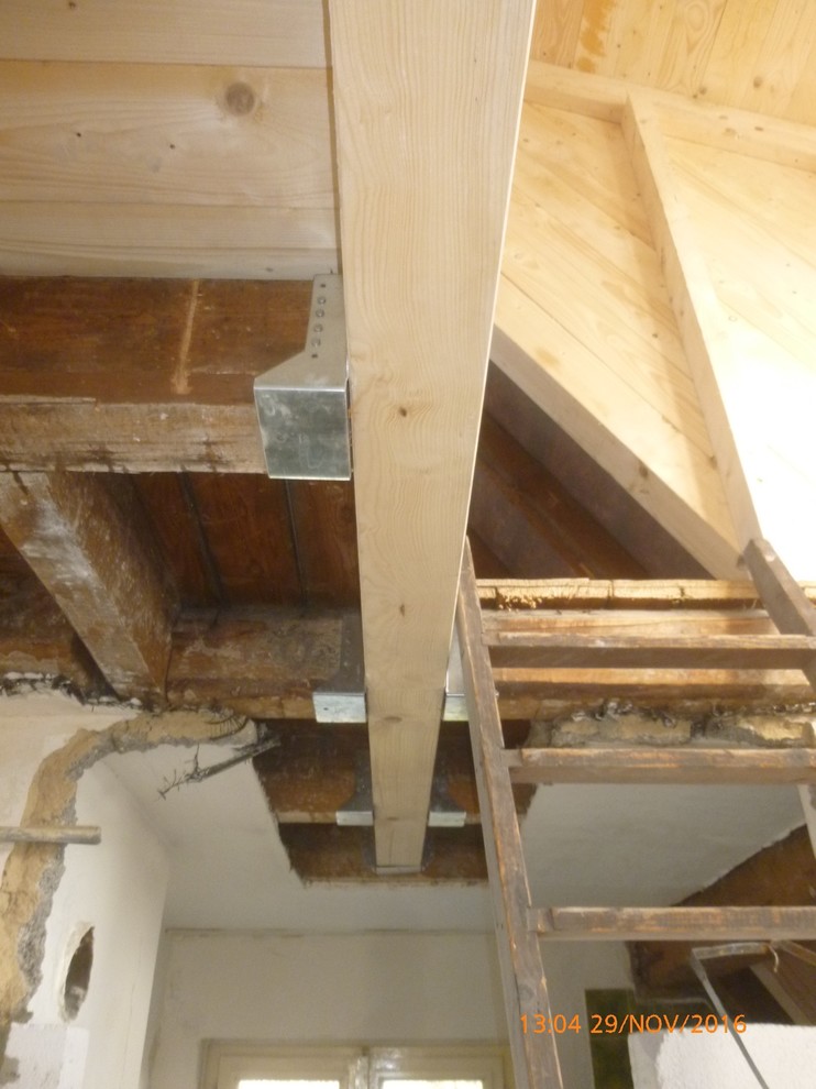 Umbau der Deckenkonstruktion zum Einbau der neuen Treppe