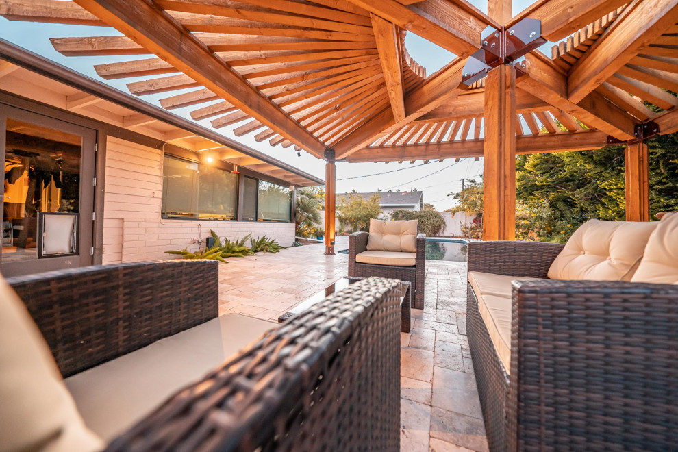 Mountain style patio photo in Phoenix