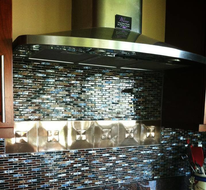 Inspiration for a l-shaped eat-in kitchen remodel in Baltimore