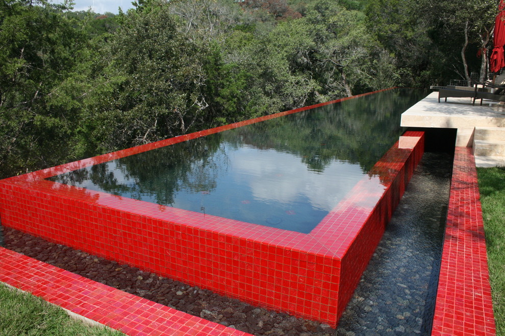 Design ideas for a modern infinity pool in Austin.