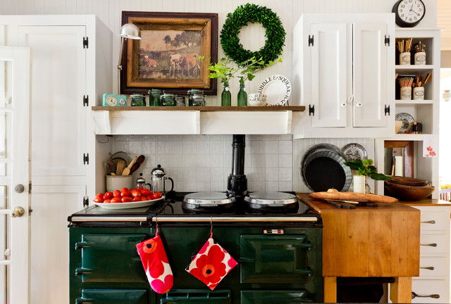 Holiday Entertaining: 5 Grand Kitchens for Hosting at Home