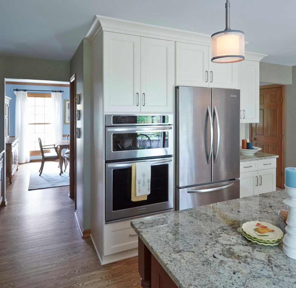 Inspiration for a transitional kitchen remodel in Chicago
