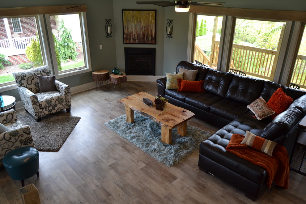 Example of a transitional home design design in Cleveland