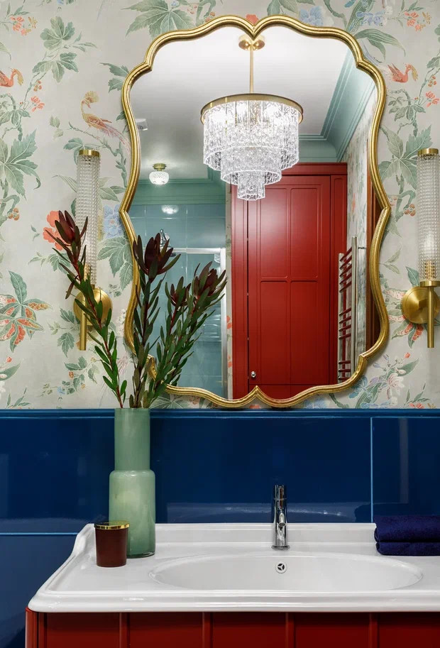 Эффектная квартира с обилием орнаментов для творческой личности