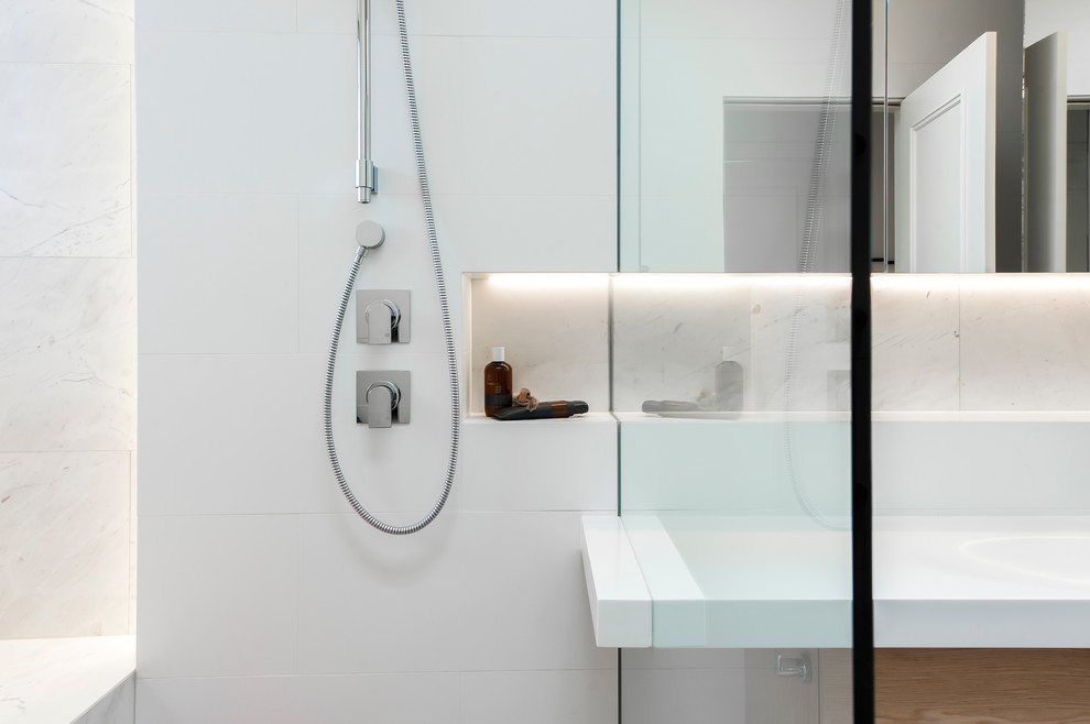 Inspiration for a small contemporary bathroom in Sydney.