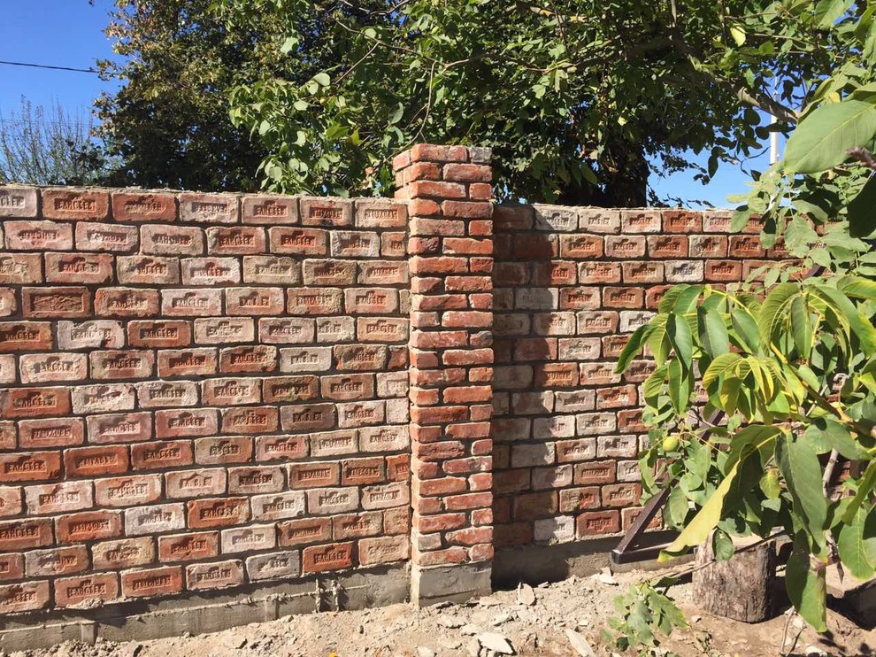 Старинный кирпич