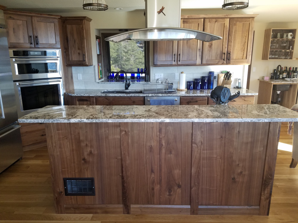 Kitchen - rustic kitchen idea in Denver