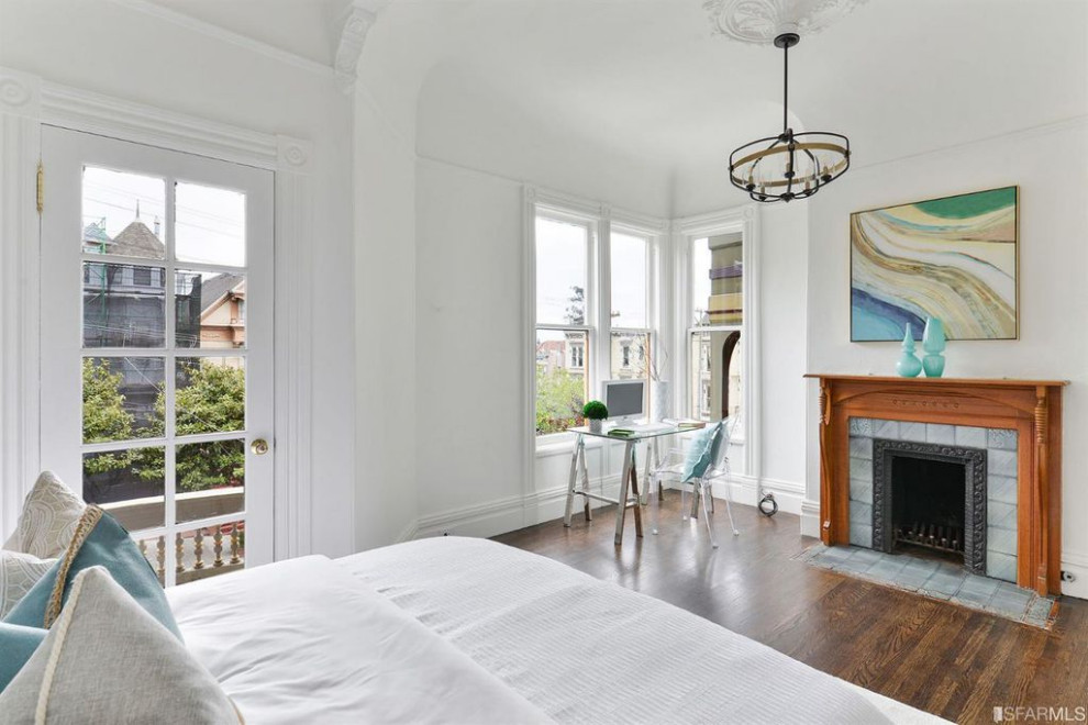 Example of a transitional home design design in San Francisco