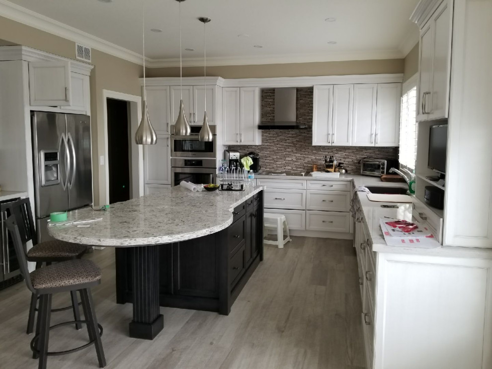 Kitchen - transitional kitchen idea