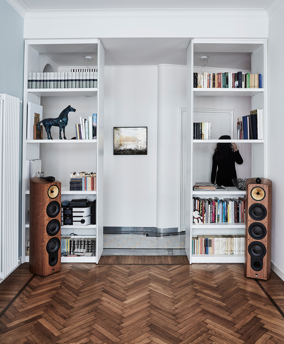 Design ideas for a mid-sized traditional foyer in Milan with white walls, dark hardwood floors, a single front door and a white front door.