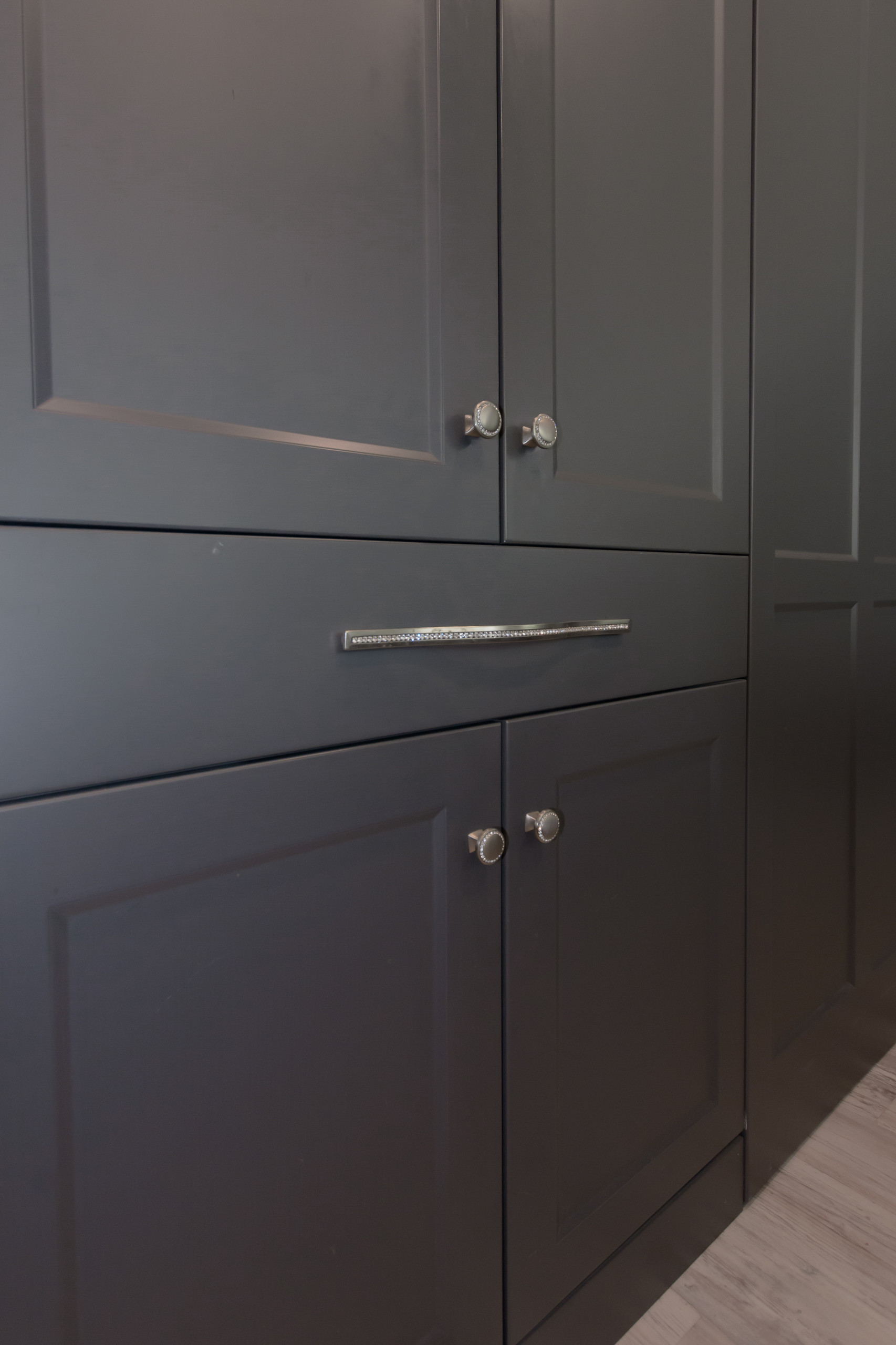 Surfside Beach Dark Kitchen with Bling
