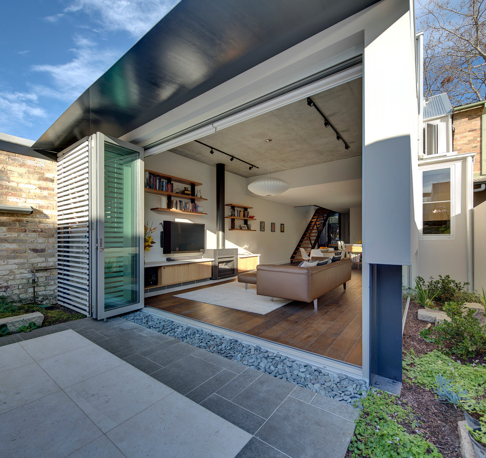 This is an example of a contemporary garden in Sydney.