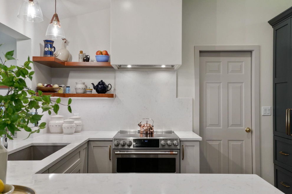 Inspiration for a transitional kitchen remodel in Columbus