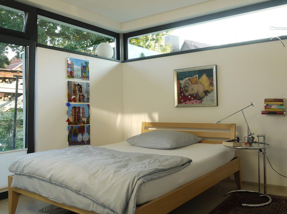 Inspiration for a contemporary bedroom in Hanover.