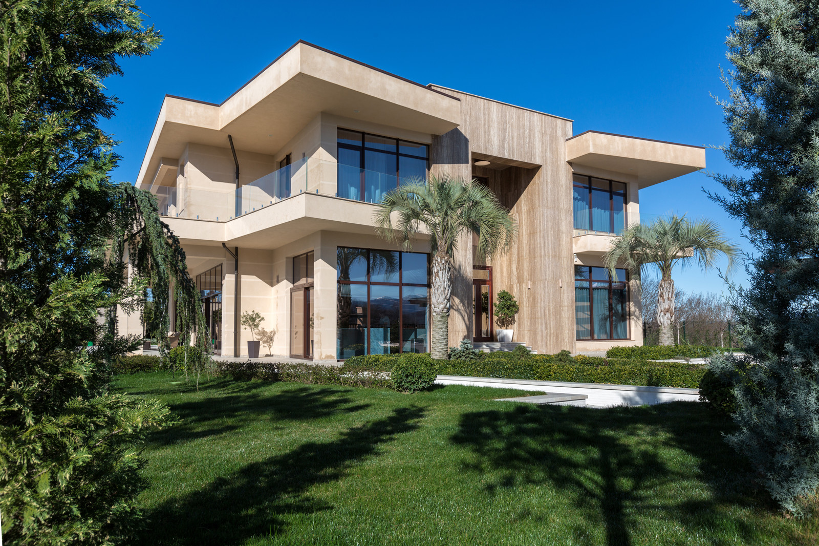 Минималистичная вилла на побережье