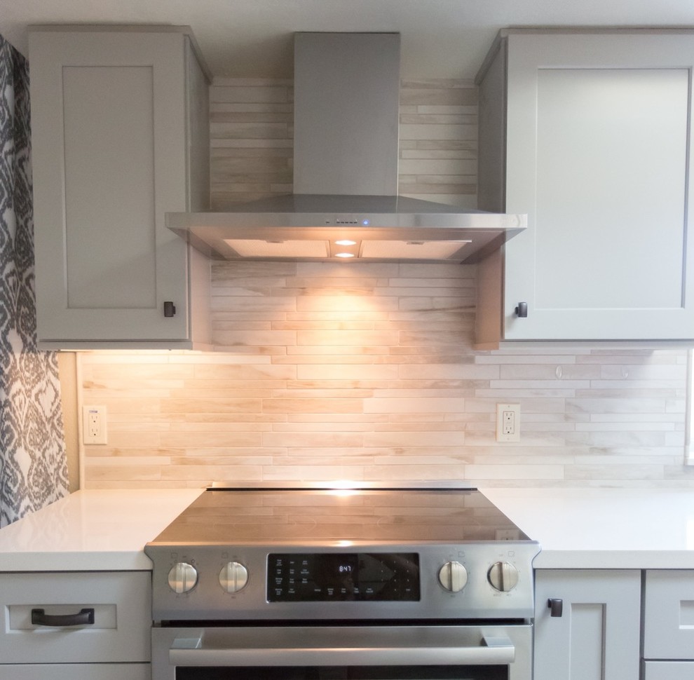 Home design - transitional home design idea in Phoenix