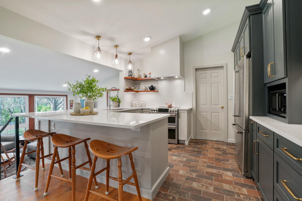 Inspiration for a transitional kitchen remodel in Columbus
