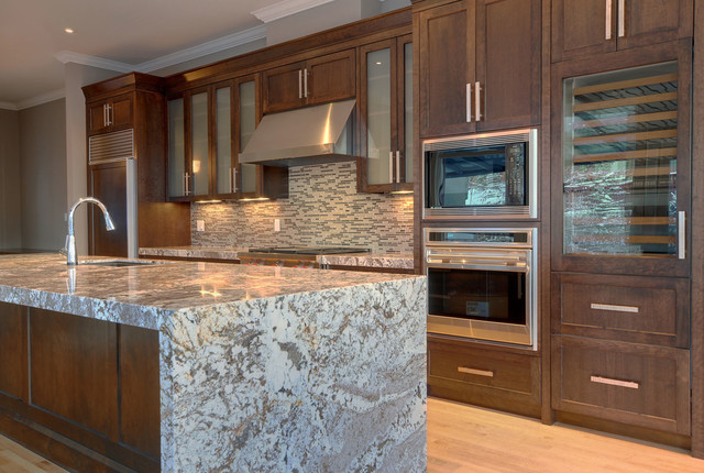 Transitional transitional-kitchen