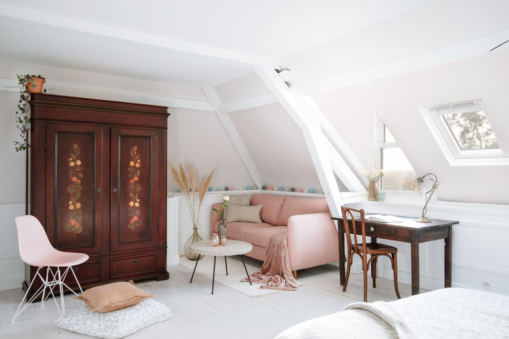 Example of a danish bedroom design in Paris