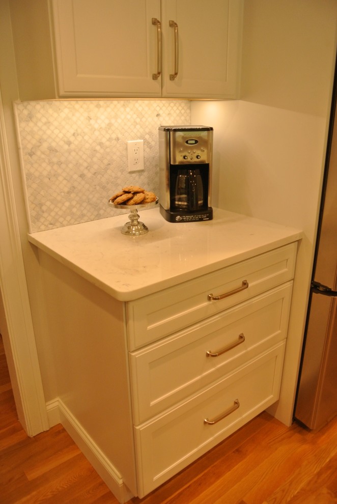 Transitional medium tone wood floor eat-in kitchen photo in Boston with an undermount sink, shaker cabinets, quartz countertops, beige backsplash, mosaic tile backsplash, stainless steel appliances, an island and white countertops