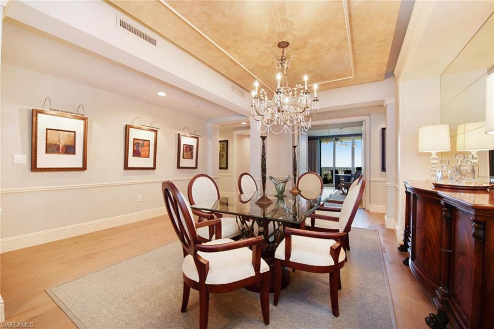 Home design - transitional home design idea in Miami