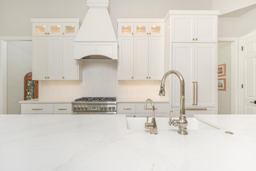 Inspiration for a transitional kitchen remodel in Austin