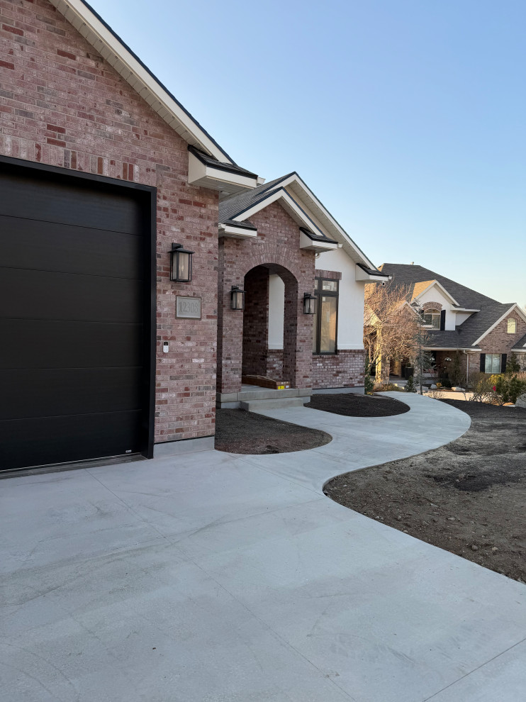 Utley Project-Multi-Gen Living and Expansive Garage