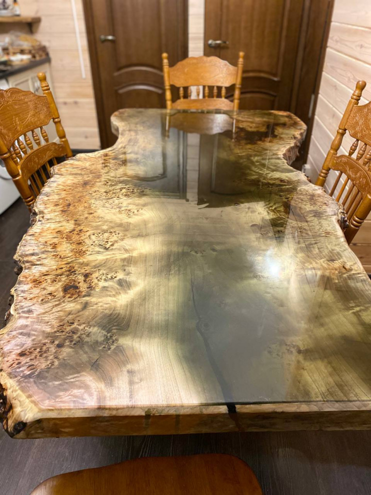 Обеденный стол из слэба капового тополя