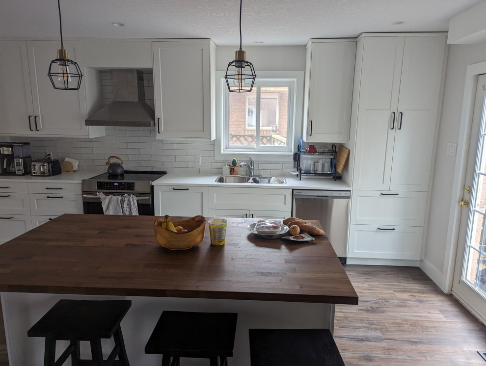 Arts and crafts kitchen photo in Toronto