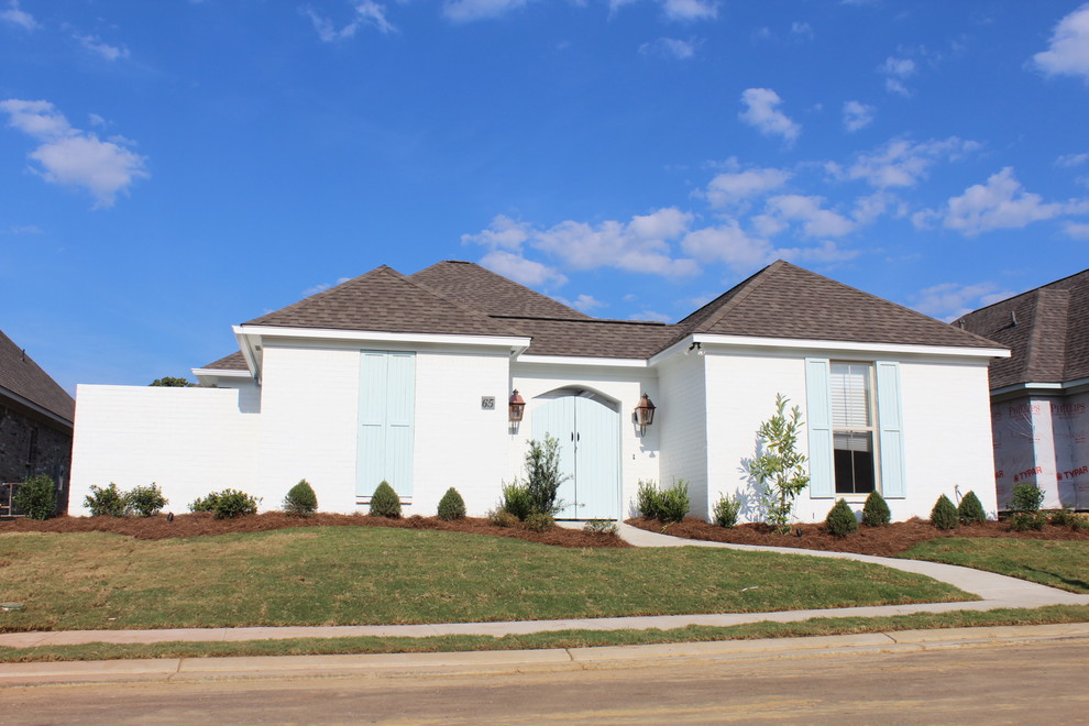 Inspiration for a modern home design remodel in Jackson