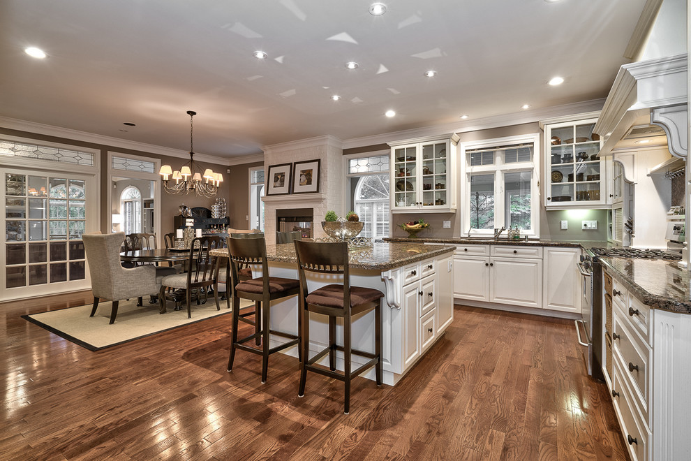Example of a transitional kitchen design in Toronto