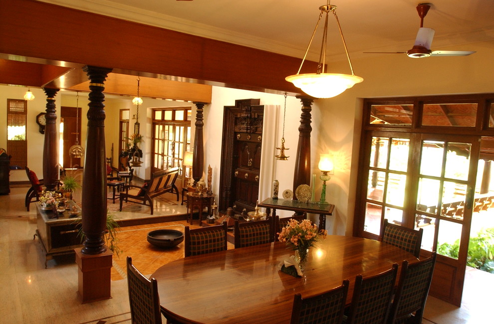 This is an example of a dining room in Chennai.