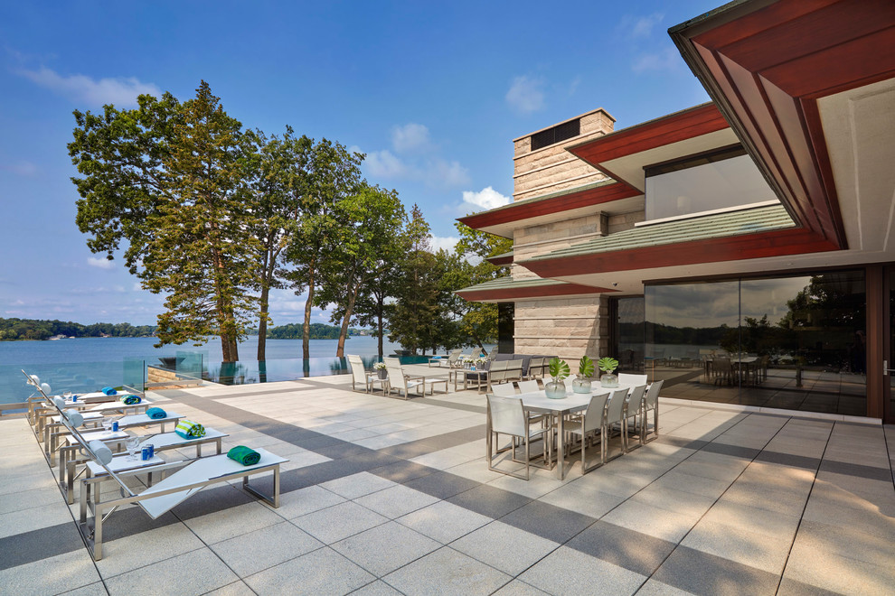 Trendy patio photo in Detroit