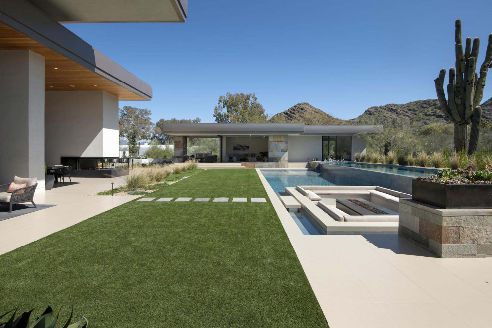 This is an example of an expansive contemporary pool in Phoenix.