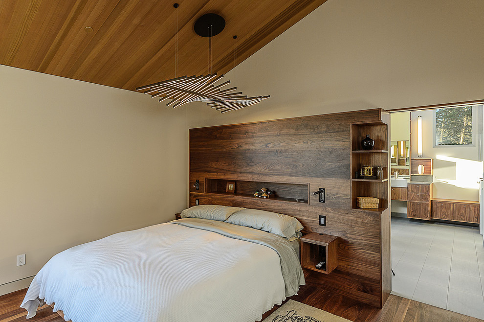 Inspiration for a mid-century modern bedroom remodel in San Francisco