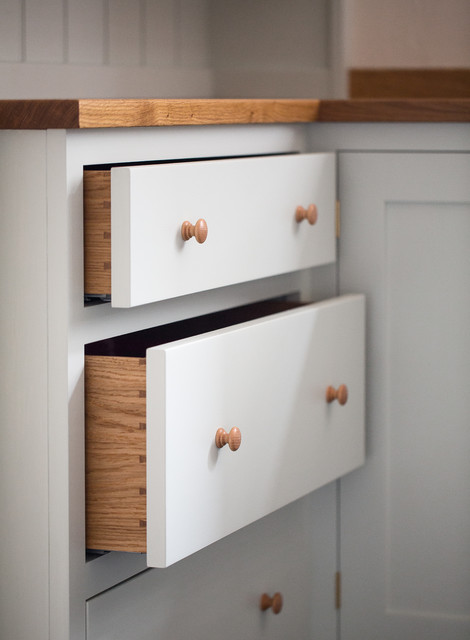 Tavistock Shaker Kitchen traditional-kitchen