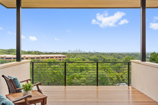 Hillside Residence trendy-veranda