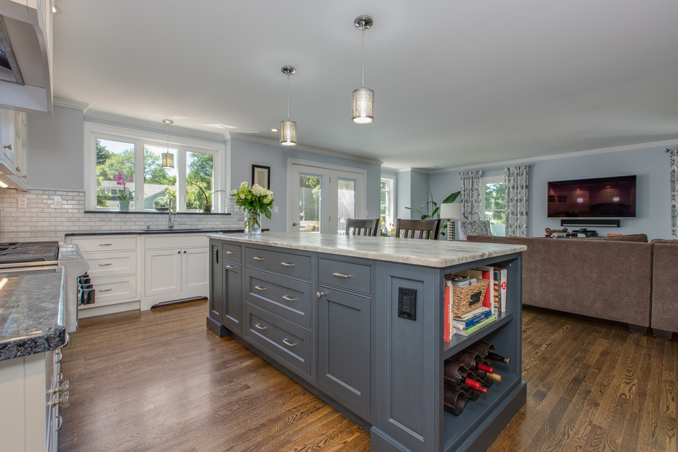 Kitchen - transitional kitchen idea in Boston