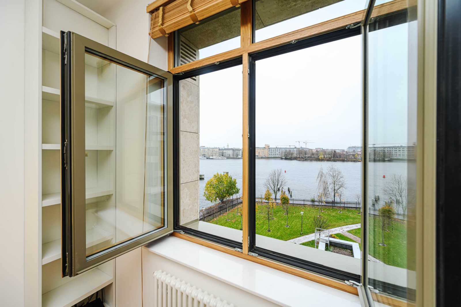 Мраморная студия в снежный день