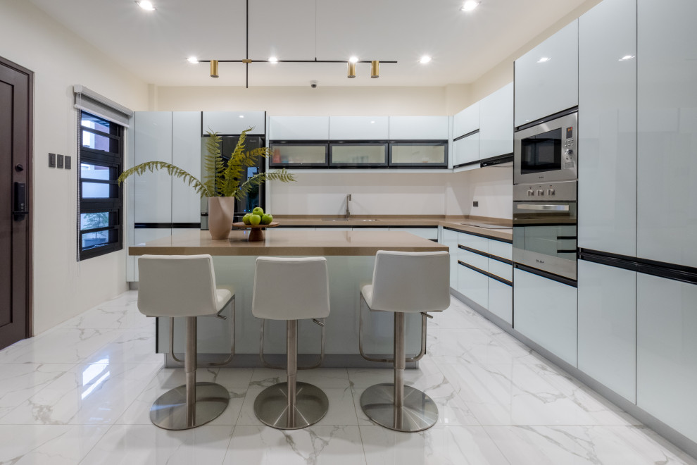 Inspiration for a mid-sized l-shaped eat-in kitchen in Other with an undermount sink, glass-front cabinets, blue cabinets, quartz benchtops, beige splashback, engineered quartz splashback, black appliances, ceramic floors, with island, white floor and beige benchtop.