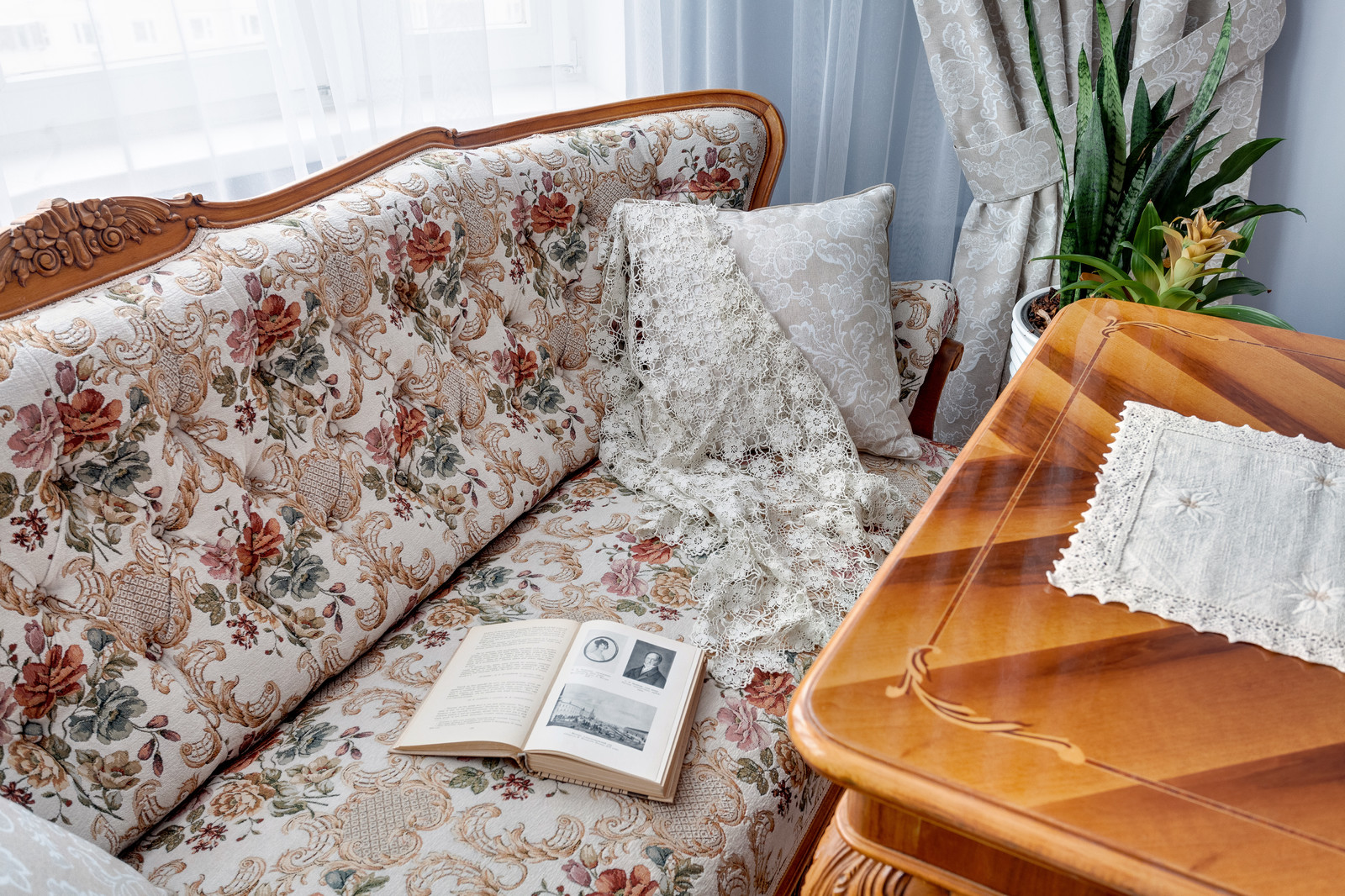 Кухня с лавандовыми стенами