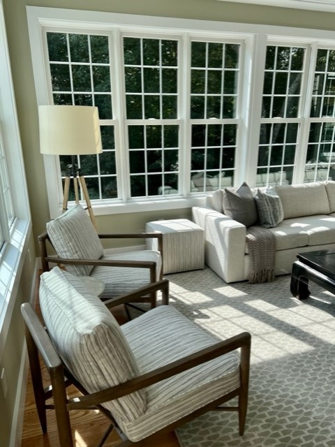 NEUTRAL SUNROOM
