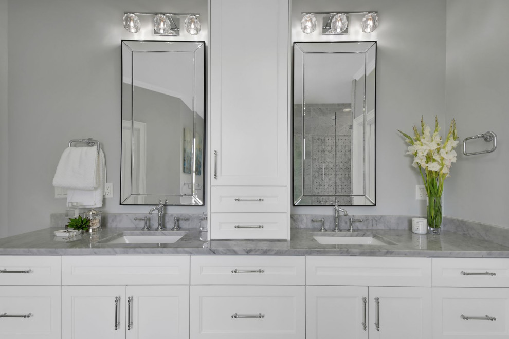 Bathroom - transitional bathroom idea in Jacksonville