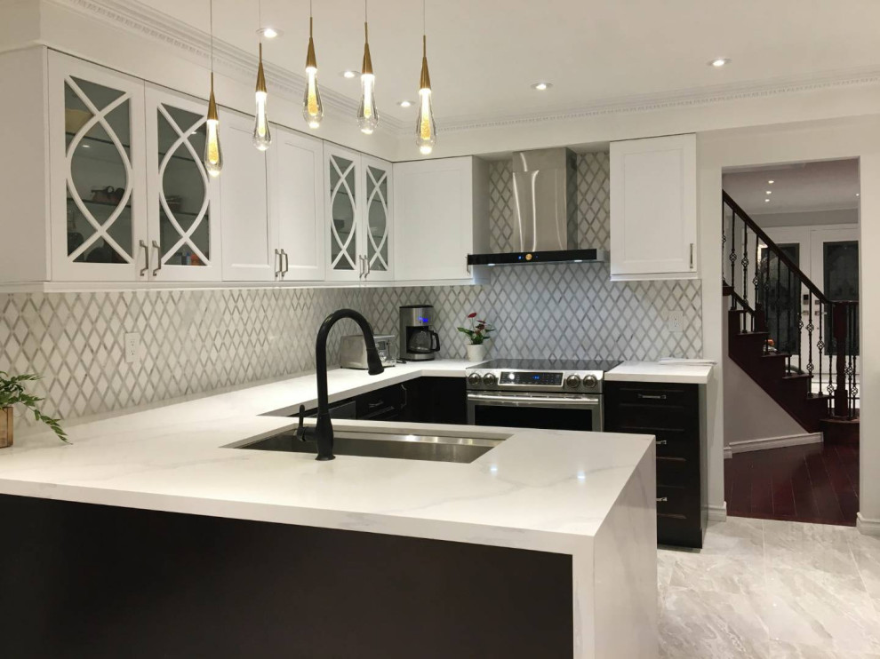 Inspiration for a transitional kitchen remodel in Toronto