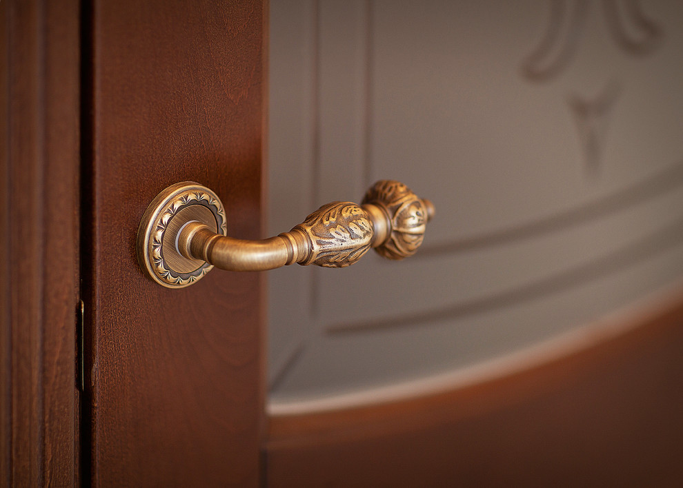 Alvero doors in details